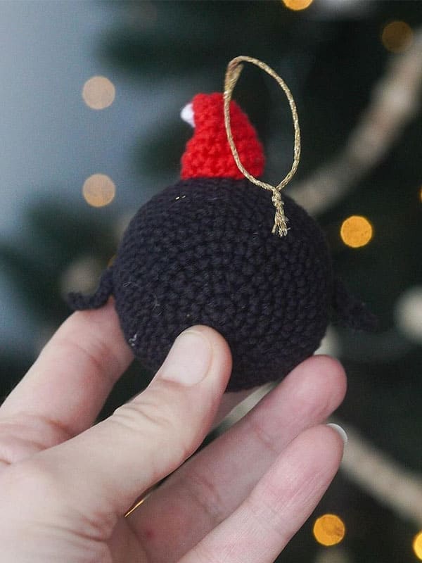 Free Crochet Penguin Christmas Ornament Pattern (3)