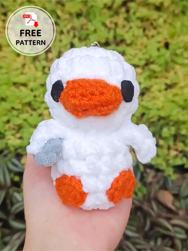 Free crochet duck keychain pattern (2)