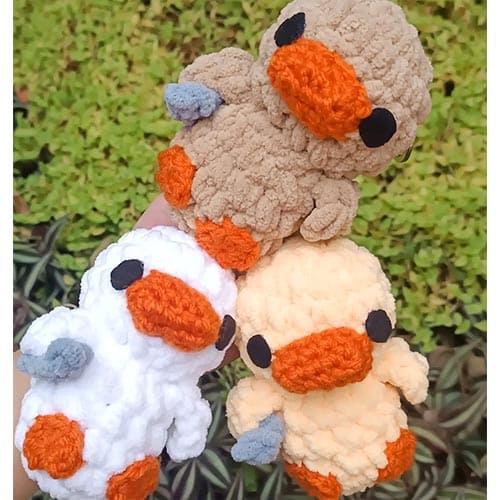 Free crochet duck keychain pattern