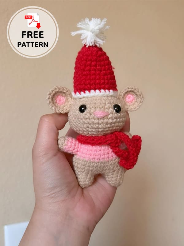 Amigurumi Crochet Mouse With Christmas Hat (2)