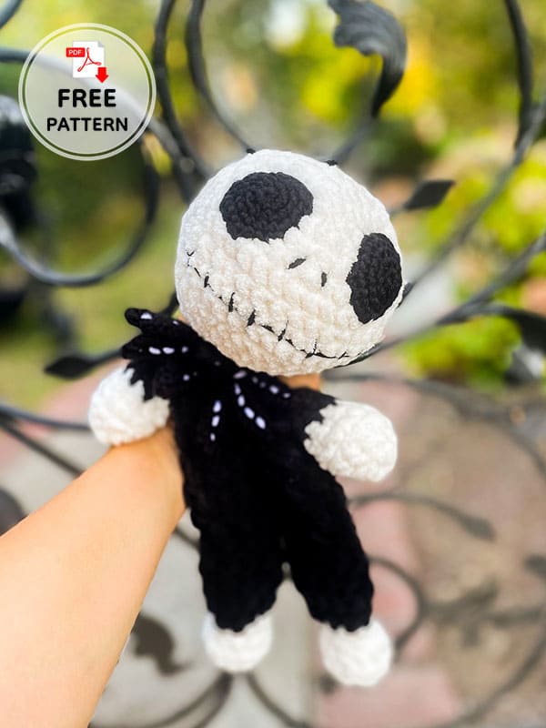 Free jack skellington crochet snuggler pattern (2)