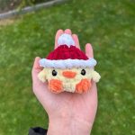 Free mini duck crochet pattern​ with santa hat