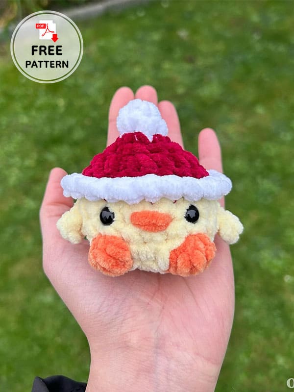 Free mini duck crochet pattern​ with santa hat (2)