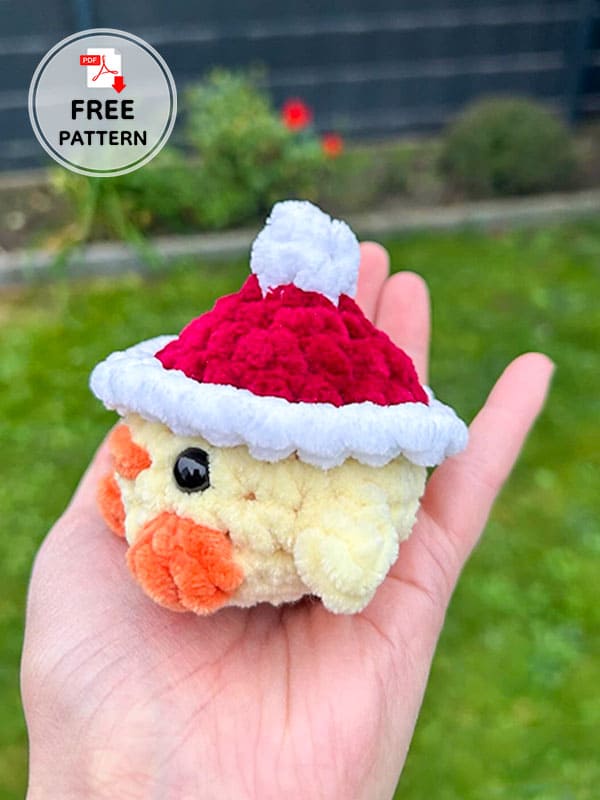 Free mini duck crochet pattern​ with santa hat (3)