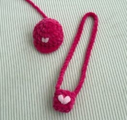 valentine’s-day-small-crochet-teddy-bear-cap-bag